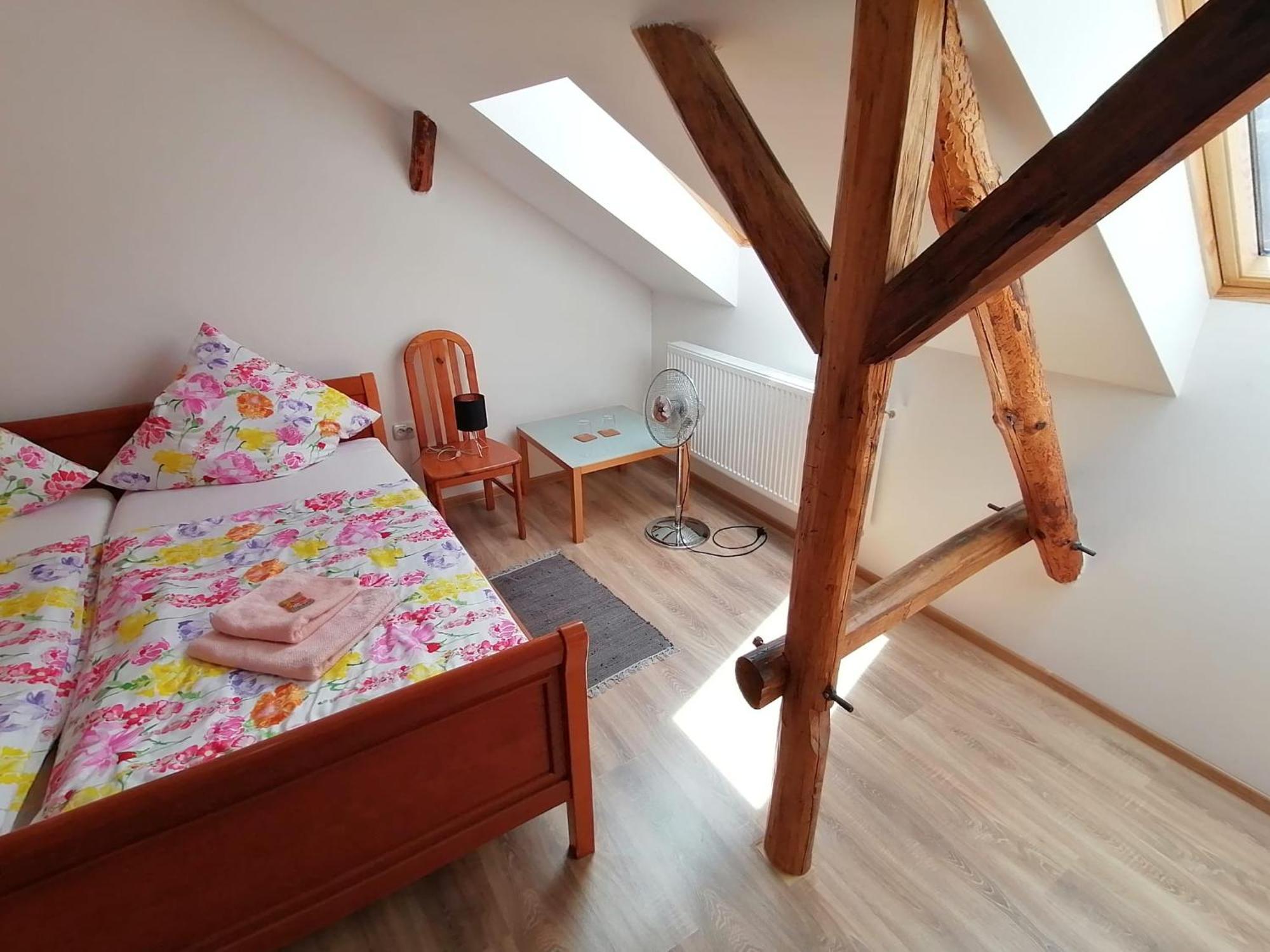 ホテル Casa Bunicii Sasca Montană エクステリア 写真